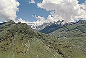 The road from Leh to Manali 